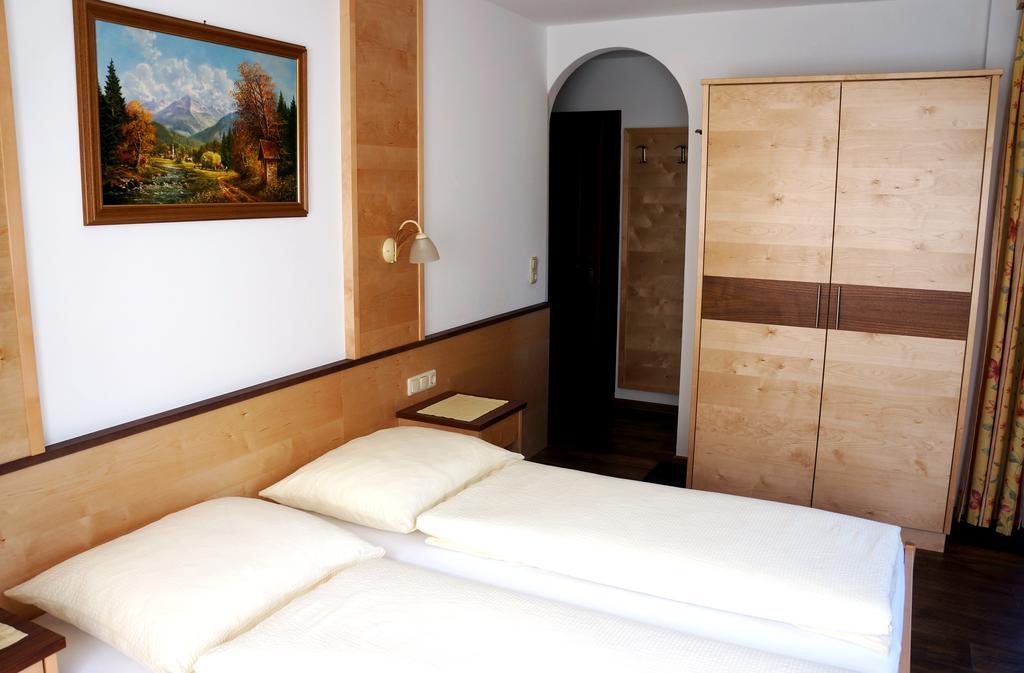 Ferienwohnung Roasnerhof Finkenberg Zimmer foto