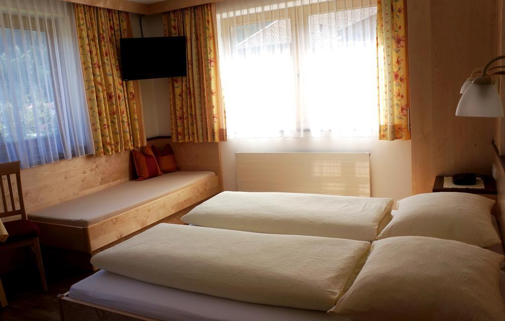 Ferienwohnung Roasnerhof Finkenberg Zimmer foto