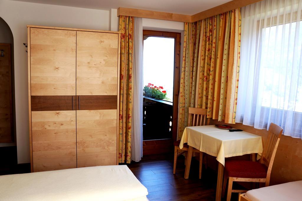 Ferienwohnung Roasnerhof Finkenberg Zimmer foto
