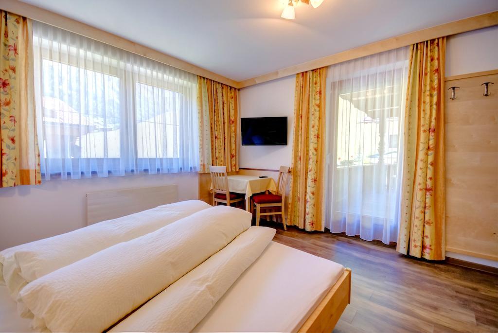 Ferienwohnung Roasnerhof Finkenberg Zimmer foto